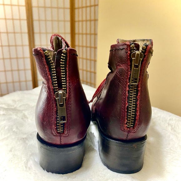 Free bird burgundy red Surge bootie size 7 - Picture 4 of 6